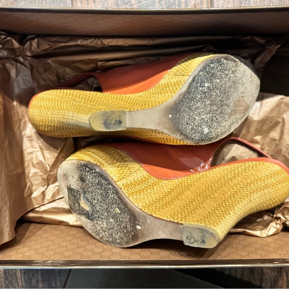 NEW IN BOX GUCCI PATENT LEATHER PLATFORM WEDGES CORAL SZ 7 - Picture 10 of 11